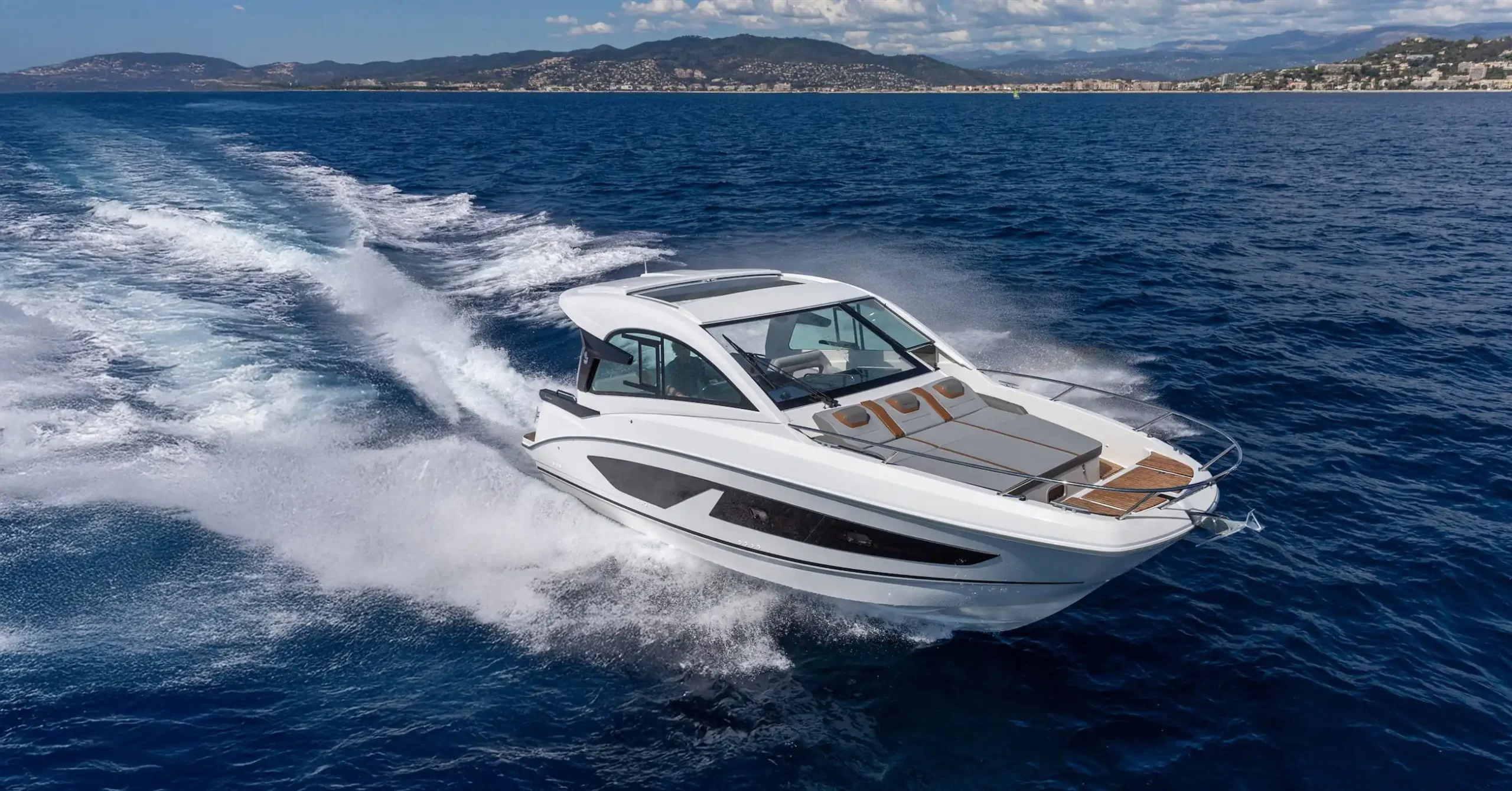 Beneteau flyer serie van Blue Lobster Yachts