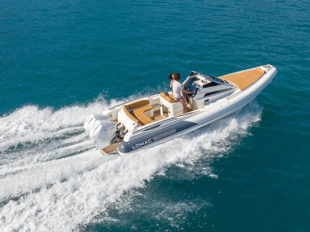 Lomac Milano gran turismo servie van Blue Lobster Yachts