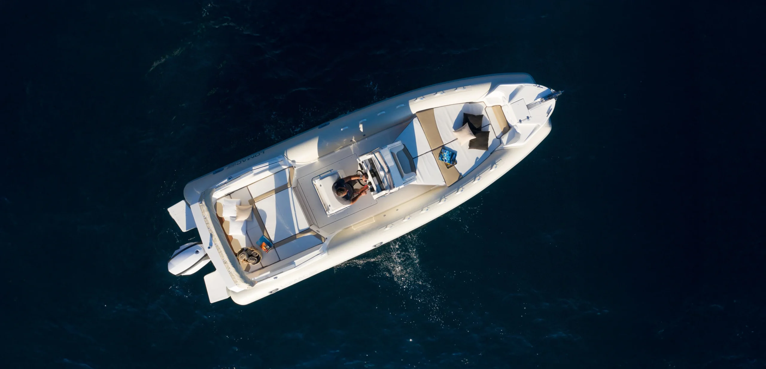 De Lomac Milano turismo servie van Blue Lobster Yachts.